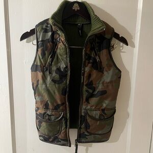Take Out Camo Puffer Sweater Vest | Green Camouflage | Size Medium